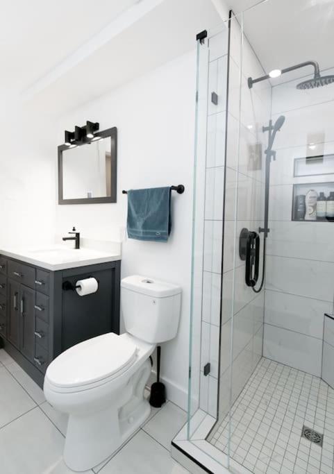 Lovely 1 Bedroom Suite Near Town Victoria Eksteriør bilde