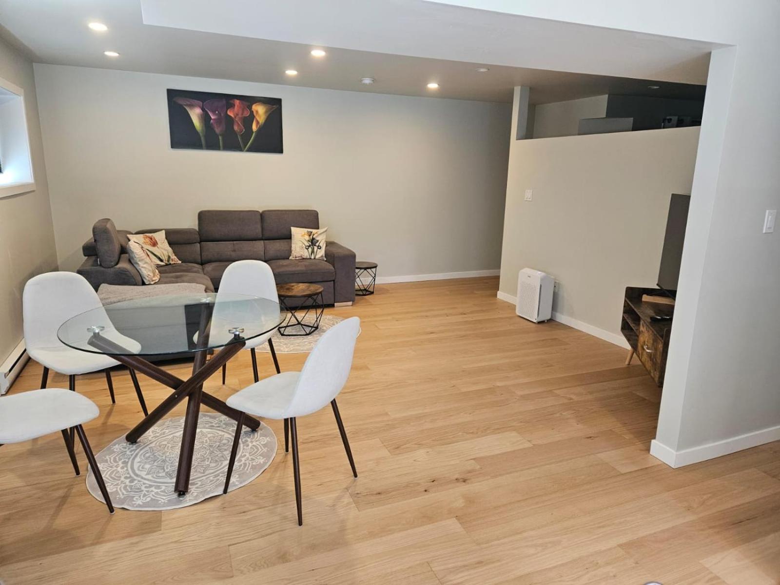 Lovely 1 Bedroom Suite Near Town Victoria Eksteriør bilde