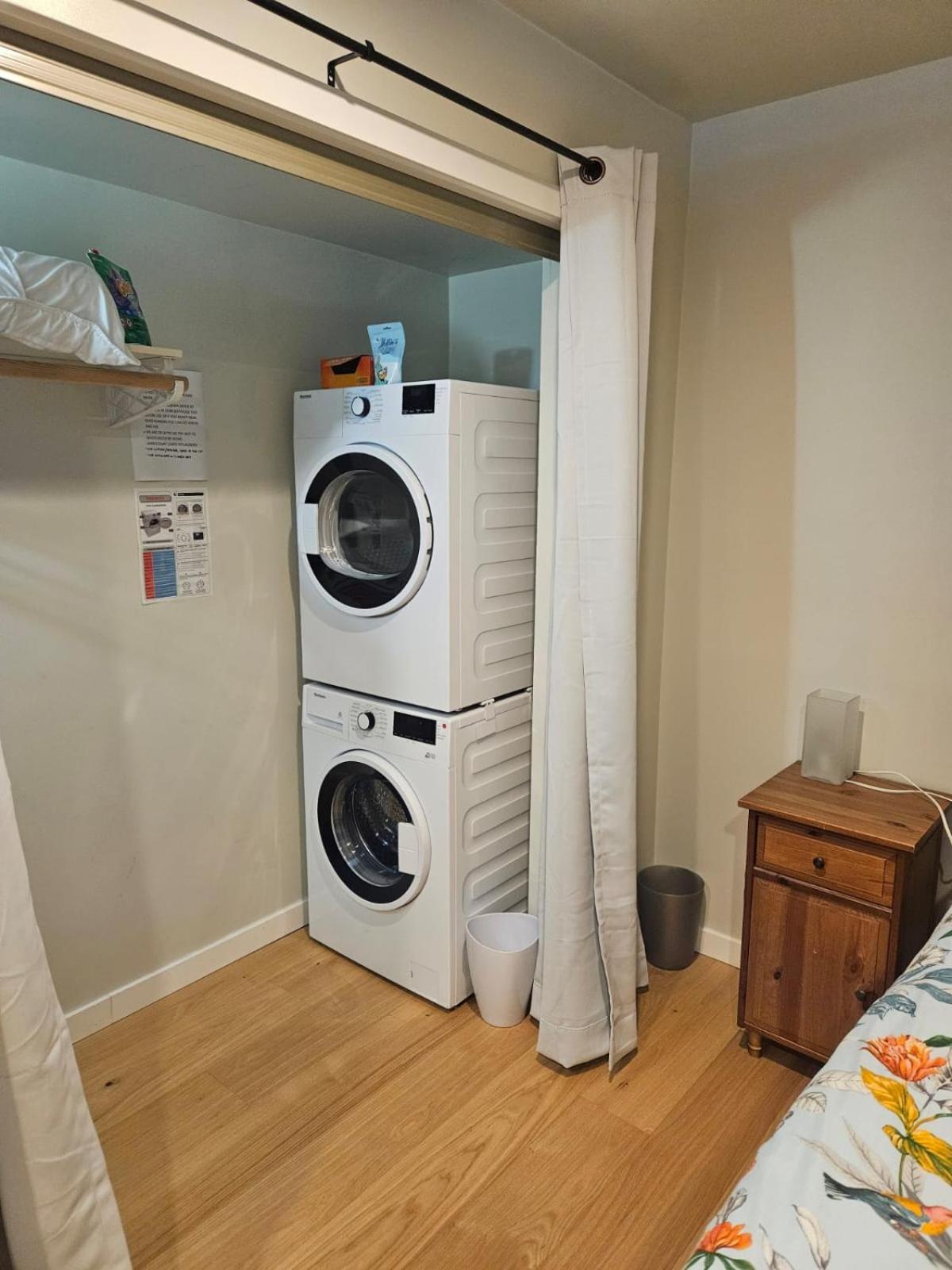 Lovely 1 Bedroom Suite Near Town Victoria Eksteriør bilde
